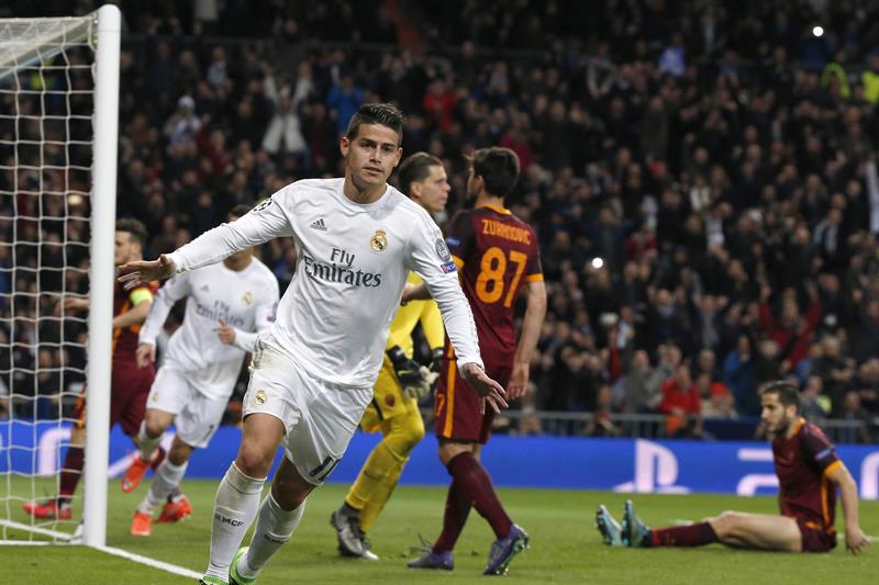 James corre tras marcar contra la Roma