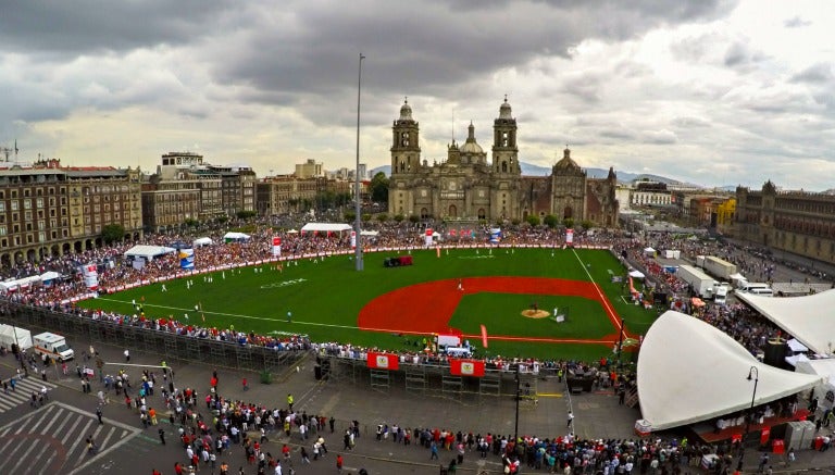 El diamante del Home Run Derby en el Zócalo capitalino