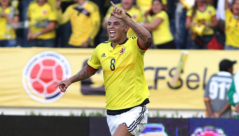 Edwin Cardona, de Rayados, celebra gol con Colombia