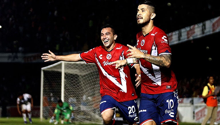 Albín festeja su gol contra Tuzos