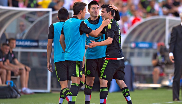 Jugadores del Tri preolímpico celebran un gol