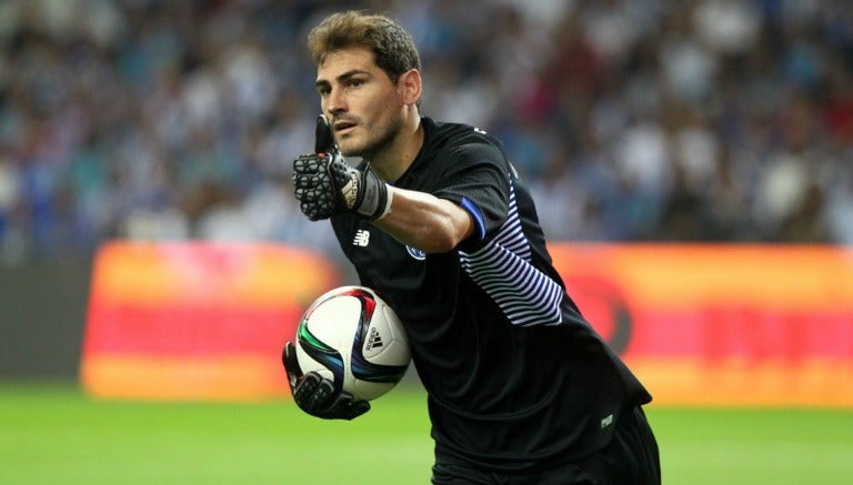 Casillas, durante un partido con el Porto