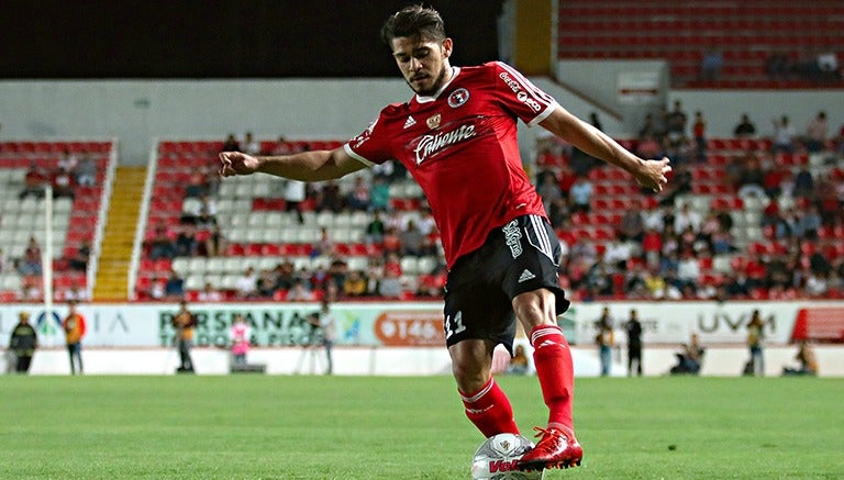 Henry Martín durante el partido de Cuartos de Final de la Copa Corona MX C2016