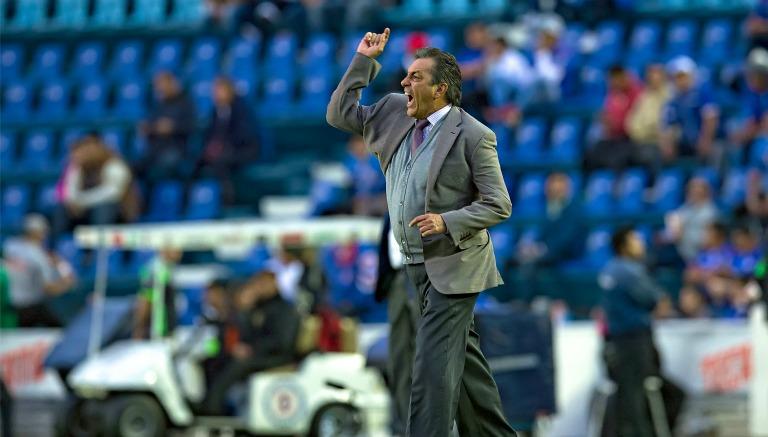 Tomás Boy durante un partido de Cruz Azul