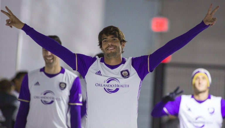 Kaká celebra después de un partido del Orlando City