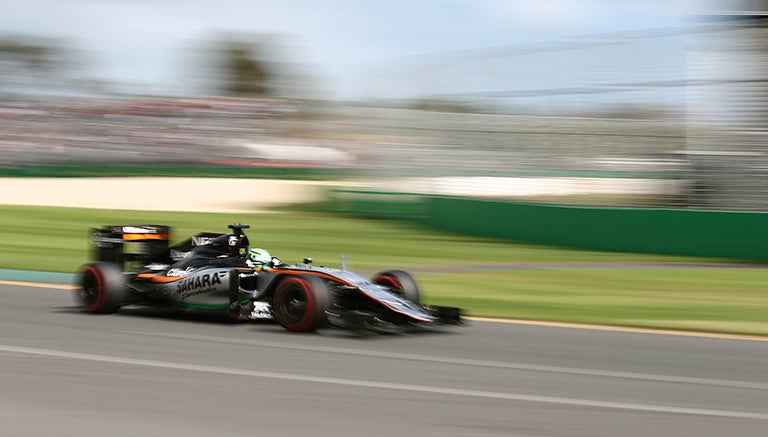 Checo Pérez, durante la primera sesión de prácticas del GP de Australia