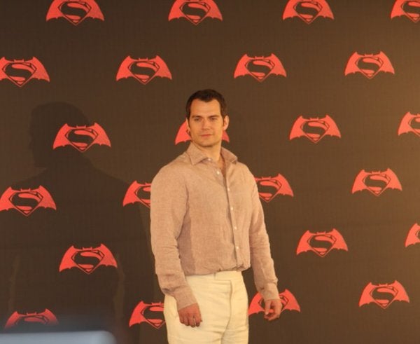 Henry Cavill da vida a Superman