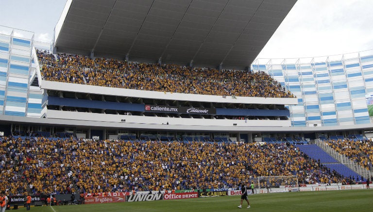 Afición de Tigres hace gran entrada en el Estadio Cuauhtémoc