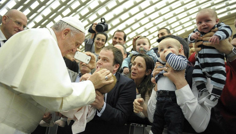 Seguidores de la iglesia conviven con el Papa 