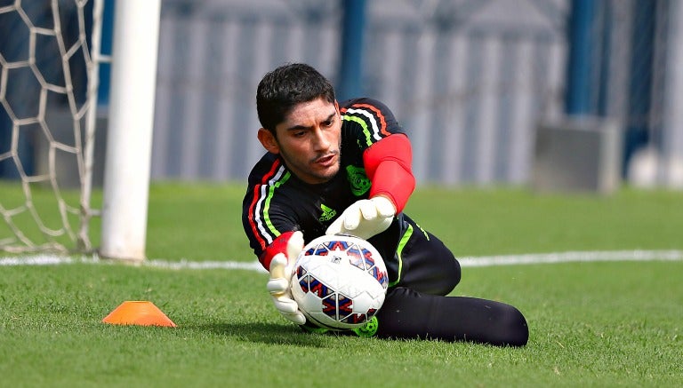 Chuy Corona, en un entrenamiento con la Selección Mexicana