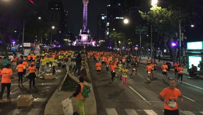 Corredores durante el medio maratón Rock 'n' Roll