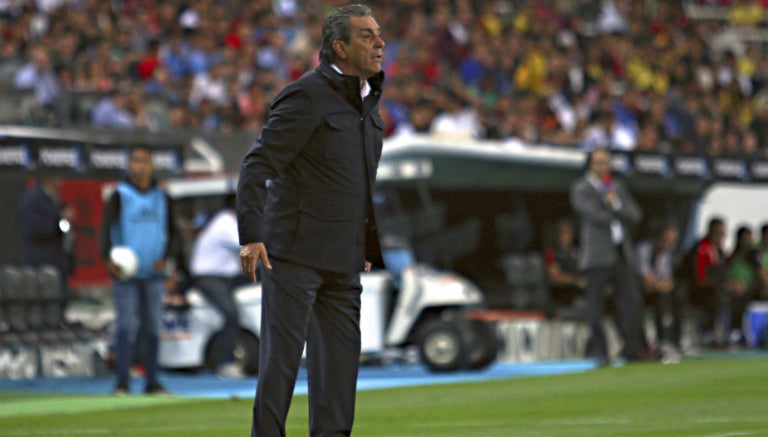 Tomás Boy durante el partido de Cruz Azul contra Atlas