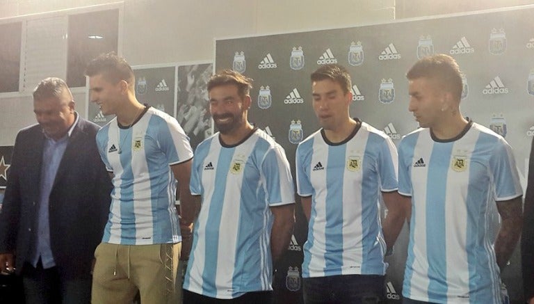 Lavezzi, Lamela y Gaitán en la presentación del jersey