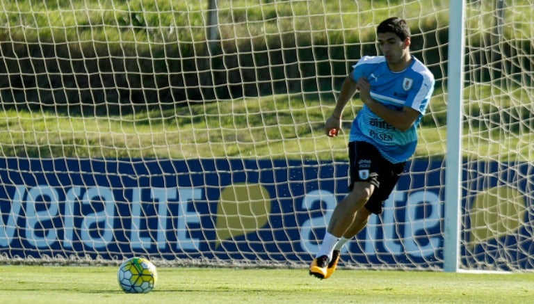 Luis Suárez en una práctica con la selección uruguaya