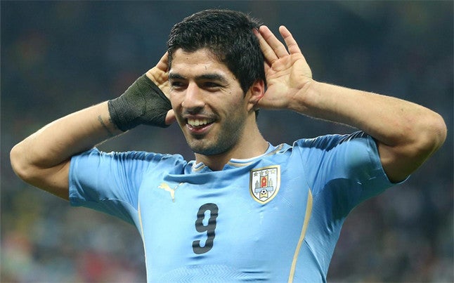 Suárez festeja un gol con Uruguay