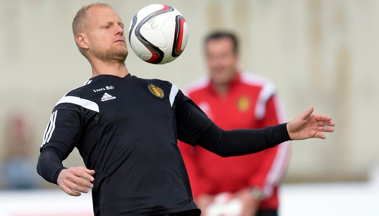 Olivier Deschacht durante un entrenamiento con Bélgica