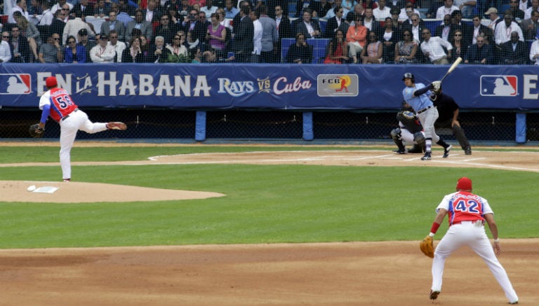 Momento del juego histórico entre Cuba y Rays 