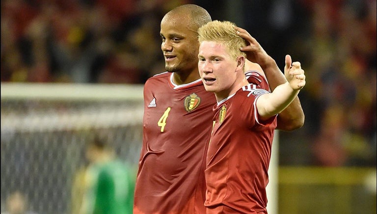 De Bruyne celebra un gol con Kompany