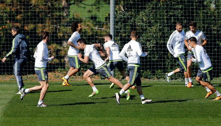 Enzo Zidne, corre en práctica con primer equipo del Real Madrid