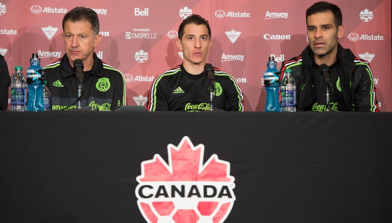 Juan Carlos Osorio, en conferencia con Guardado y Márquez