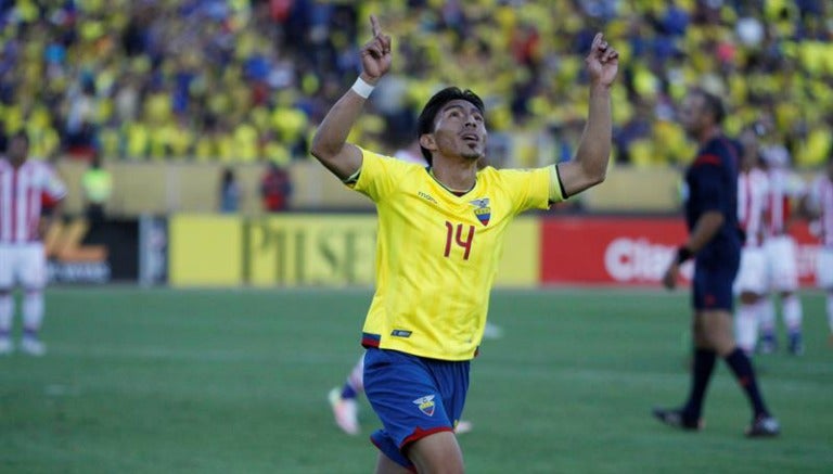 Ángel Mena festeja el gol al 91'