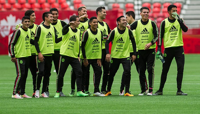 Seleccionados mexicanos se toman foto en el BC Place Stadium