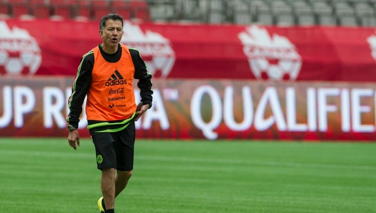 Juan Carlos Osorio durante un entrenamiento del Tri