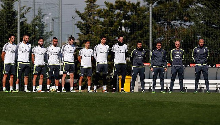 Jugadores del Real Madrid guardan minuto de silencio