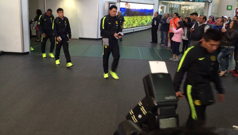 Jugadores de América, en el aeropuerto de la CDMX