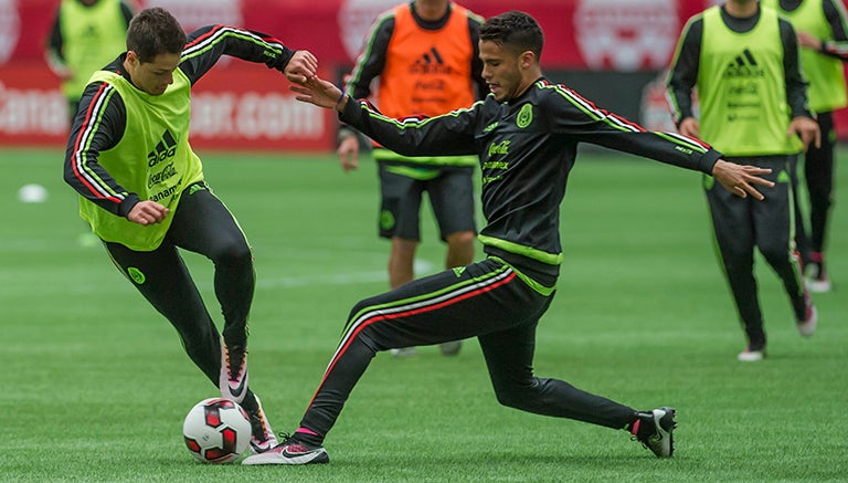 Chicharito y Reyes se enfrentan en un mano a mano