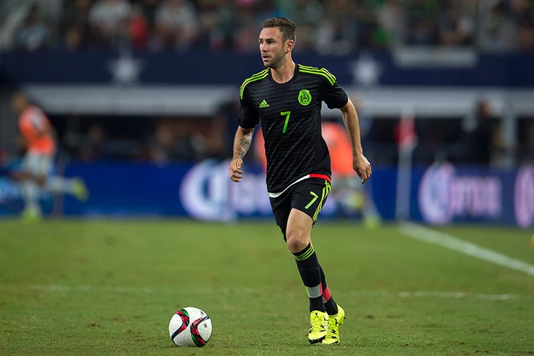 Miguel Layún durante un partido amistoso entre Mexico y Argentina