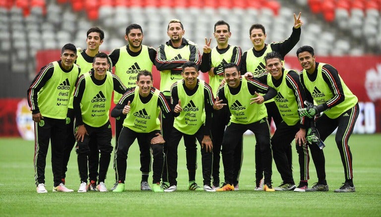 El Tri posa durante un entrenamiento