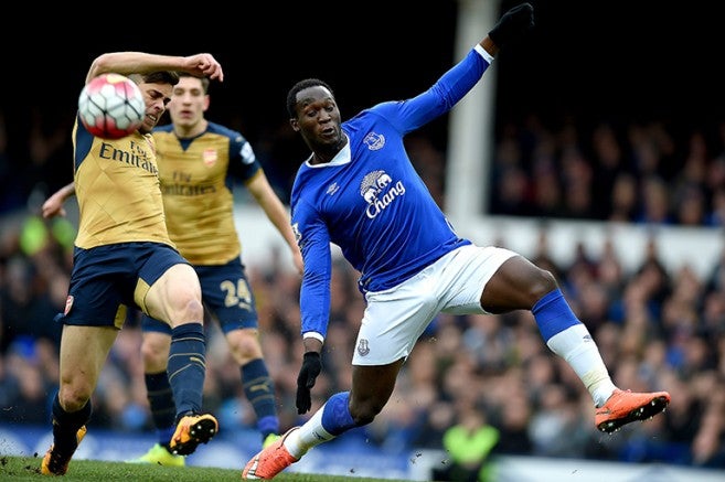 Romelu Lukaku durante un juego con el Everton