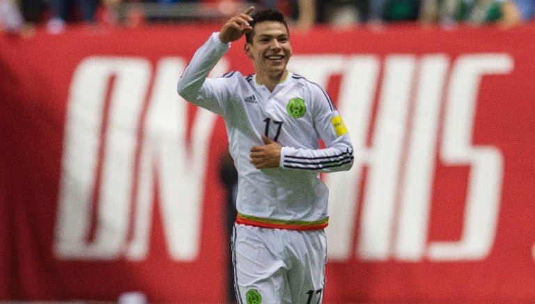 Lozano festeja durante el duelo contra Canadá