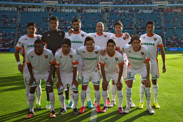 Los jugadores de Chiapas presentaron uniformes disparejos en 2013