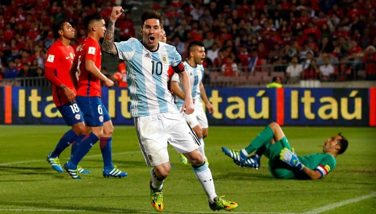 Lionel Messi festeja un gol con Argentina