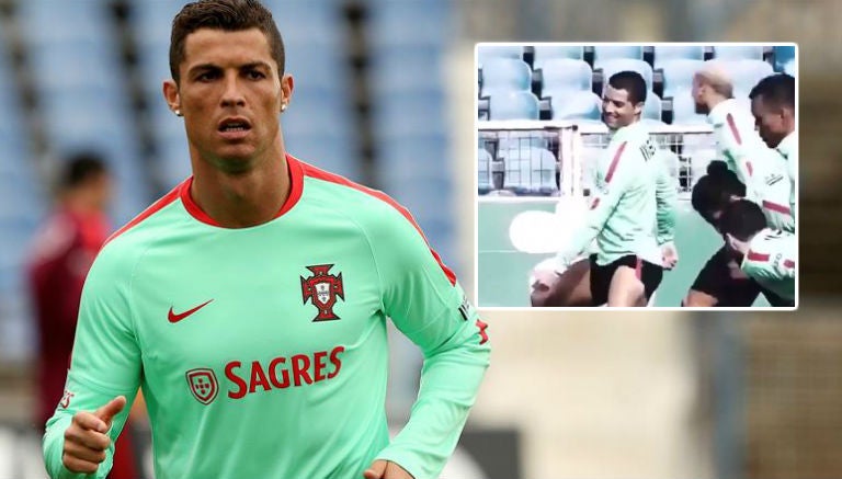 Cristiano durante el entrenamiento con Portugal