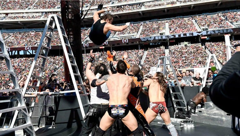 Dean Ambrose 'vuela' en Wrestlemania 31