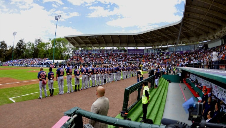 Fray Nano, durante un juego del Mexico City Series 2016