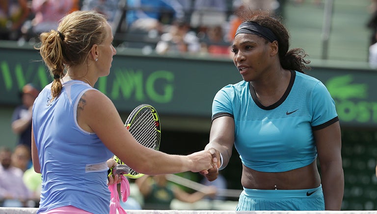 Williams y Kuznetsova se dan la mano tras el partido