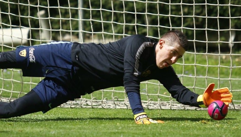 Alejandro Palacios entrenando en el campamento felino