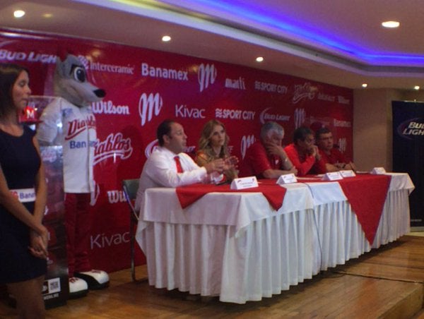 Directiva escarlata, en conferencia de prensa