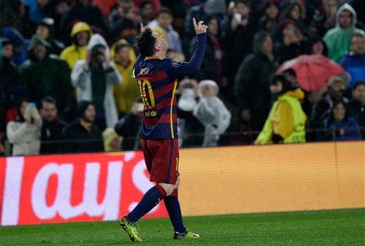 Messi, festejando un gol en partido contra el Arsenal