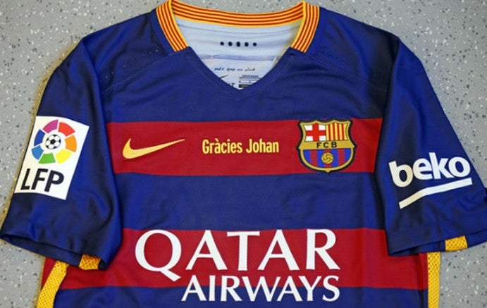 Playera del Barcelona en memoria de Johan Cruyff