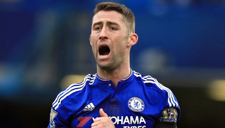 Cahill grita durante un partido del Chelsea