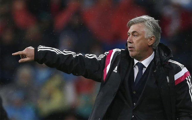 Ancelotti dirigiendo al Madrid 