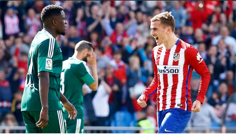 Antoine Griezmann feteja un gol ante el Betis