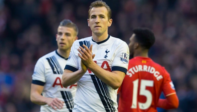 Harry Kane, aplaudiendo el esfuerzo de sus compañeros en Anfield