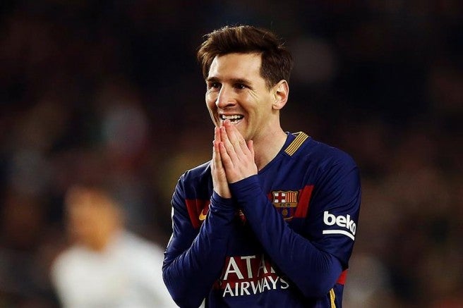 Messi se lamenta tras una falla con el Barcelona