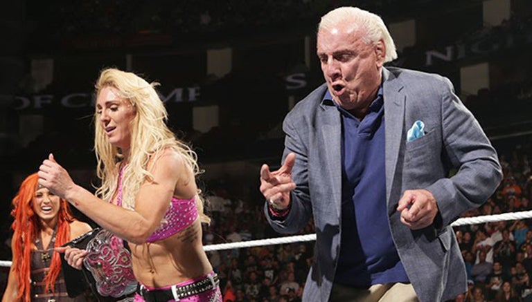 Charlotte celebra igual que su padre Ric Flair